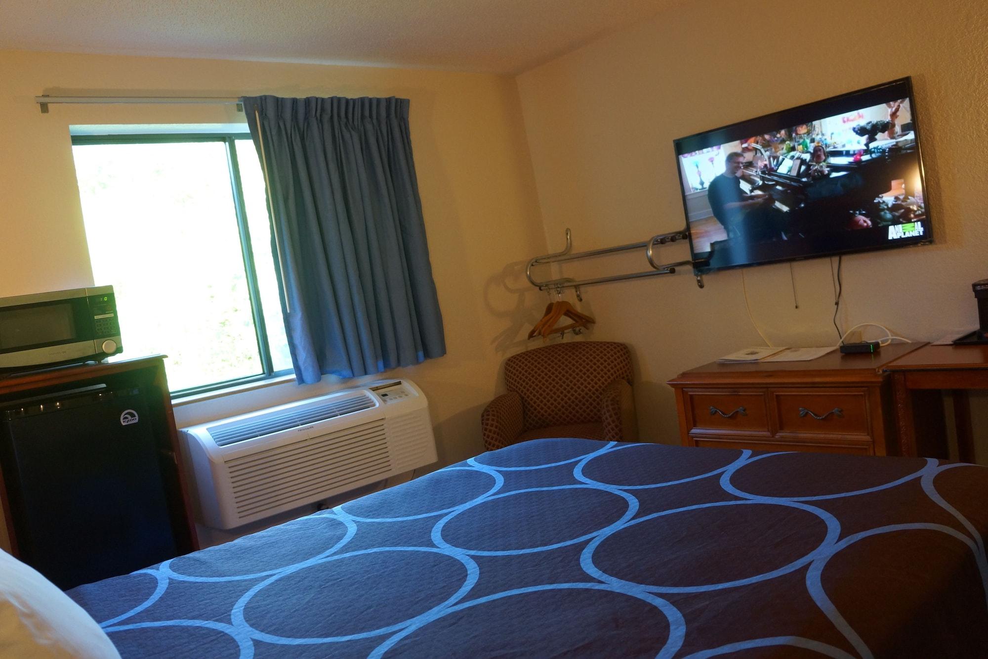 Super 8 By Wyndham Delmont Otel Dış mekan fotoğraf
