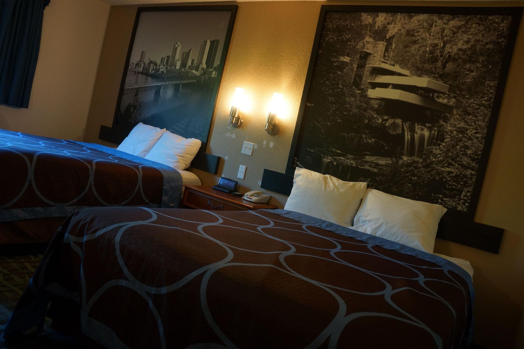 Super 8 By Wyndham Delmont Otel Dış mekan fotoğraf