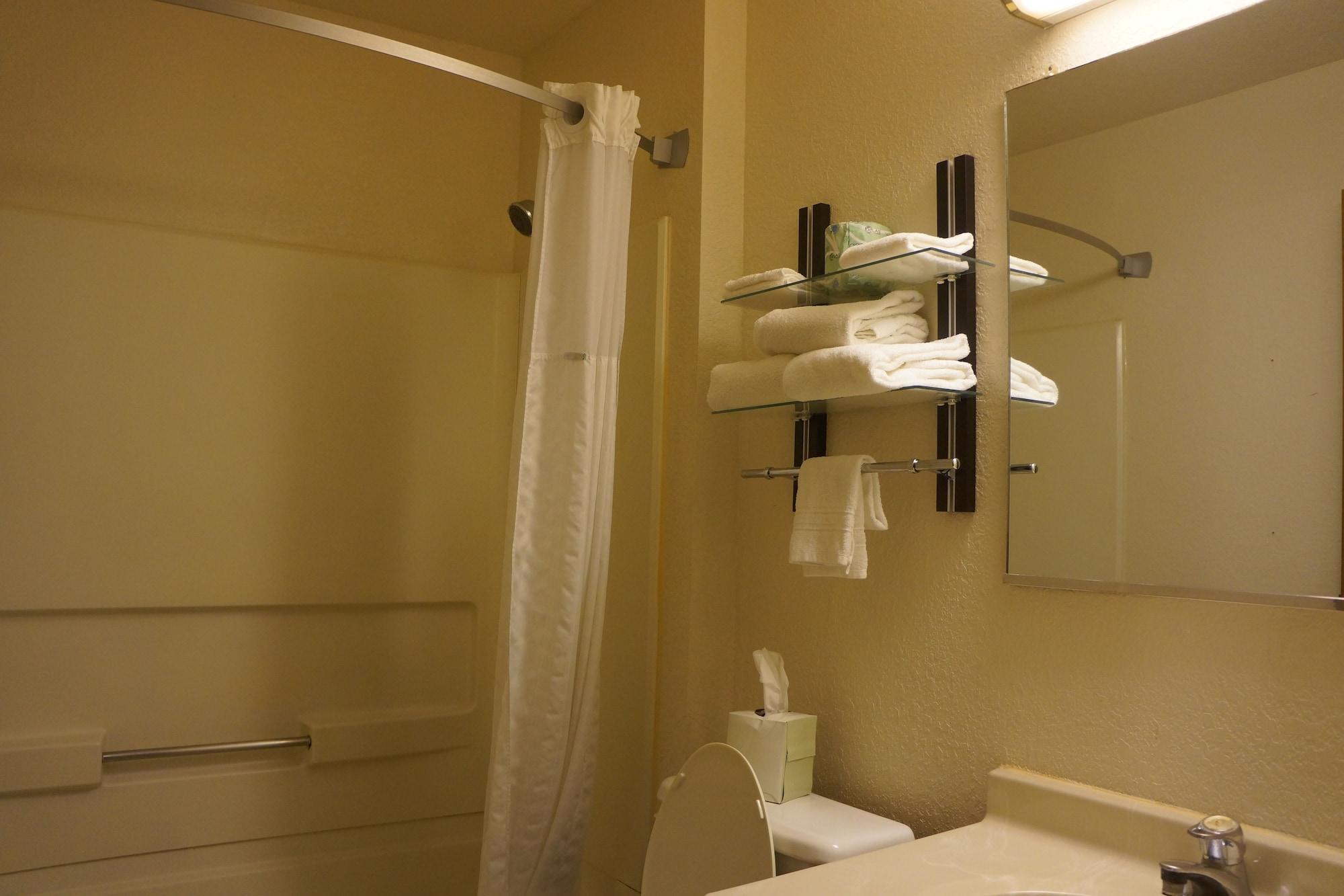 Super 8 By Wyndham Delmont Otel Dış mekan fotoğraf